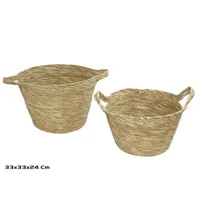 Set de dos cestas redondas de fibras naturales trenzadas con asas, una de mayor tamaño y otra más pequeña que encaja en su interior, modelo Natura.