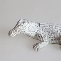 figura cocodrilo madera 25x17, decoración animal exótica, escultura rústica cocodrilo, adorno tallado artesanal, figura decorativa natural

